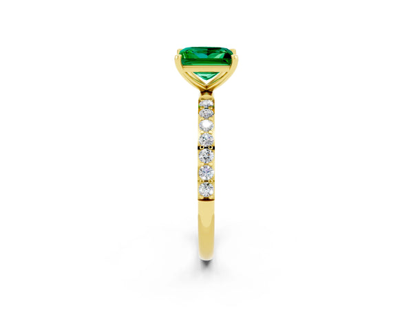 Yellow gold Princess Cut Emerald Solitaire Ring with Round Pavé Shoulders and Prong Setting