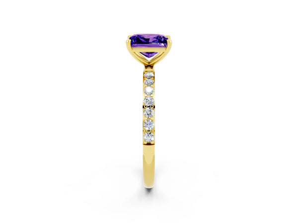 Yellow gold Princess Cut Tanzanite Solitaire Ring with Round Pavé Shoulders and Prong Setting
