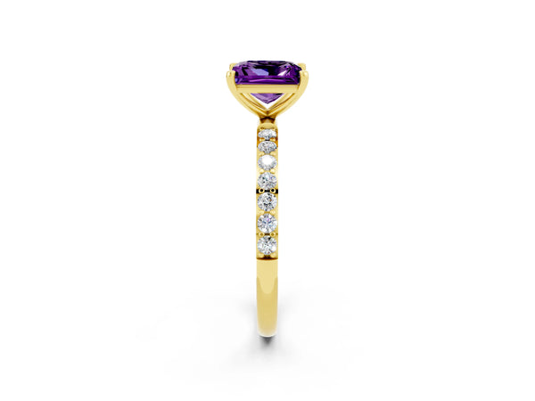 Yellow gold Princess Cut Amethyst Solitaire Ring with Round Pavé Shoulders and Prong Setting
