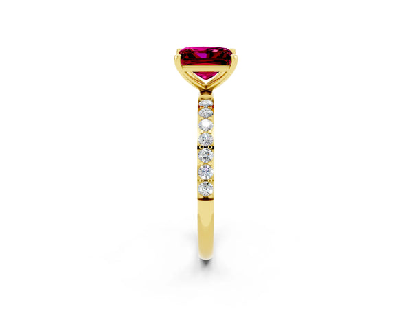 Yellow gold Princess Cut Garnet Solitaire Ring with Round Pavé Shoulders and Prong Setting