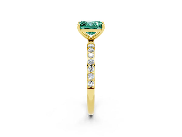 Yellow gold Princess Cut Green Sapphire Solitaire Ring with Round Pavé Shoulders and Prong Setting