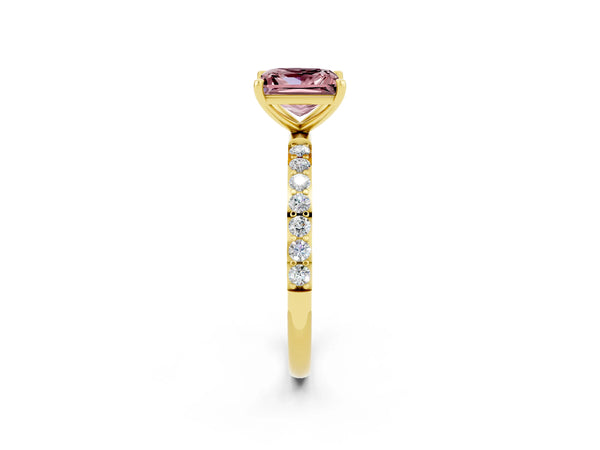 Yellow gold Princess Cut Diamond Pavé Band with Six-Prong Setting