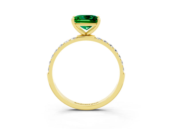 Yellow gold Princess Cut Emerald Solitaire Ring with Round Pavé Shoulders and Prong Setting