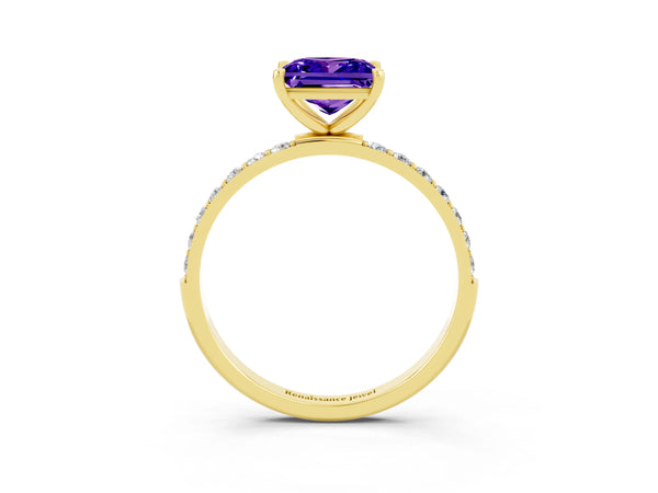 Yellow gold Princess Cut Tanzanite Solitaire Ring with Round Pavé Shoulders and Prong Setting