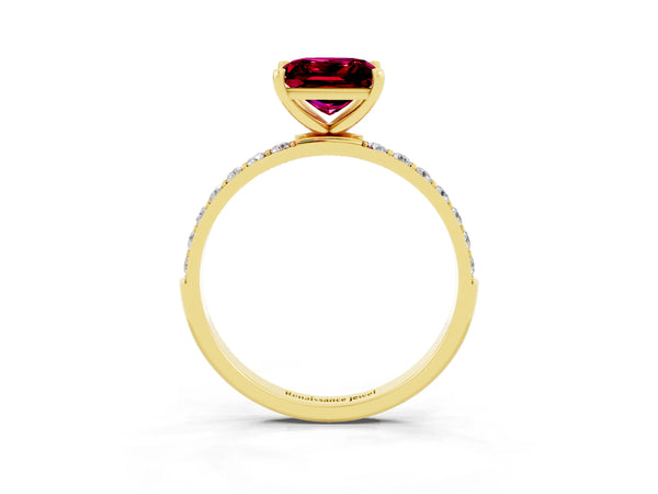 Yellow gold Princess Cut Garnet Solitaire Ring with Round Pavé Shoulders and Prong Setting