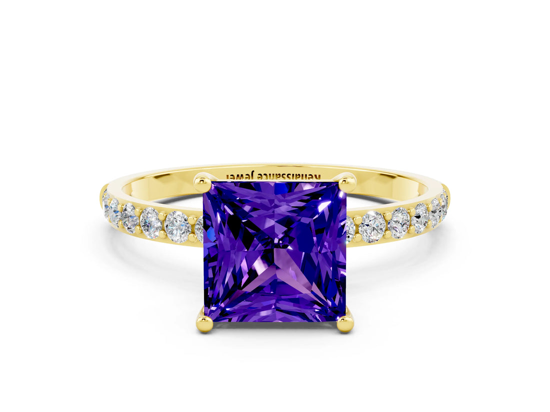 Yellow gold Princess Cut Diamond Pavé Band with Six-Prong Setting