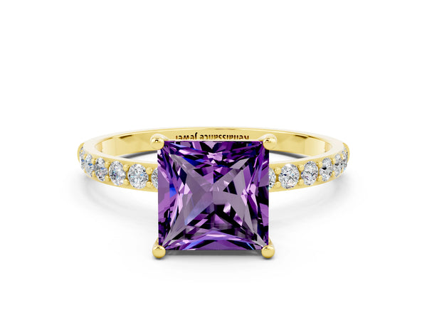 Yellow gold Princess Cut Amethyst Solitaire Ring with Round Pavé Shoulders and Prong Setting