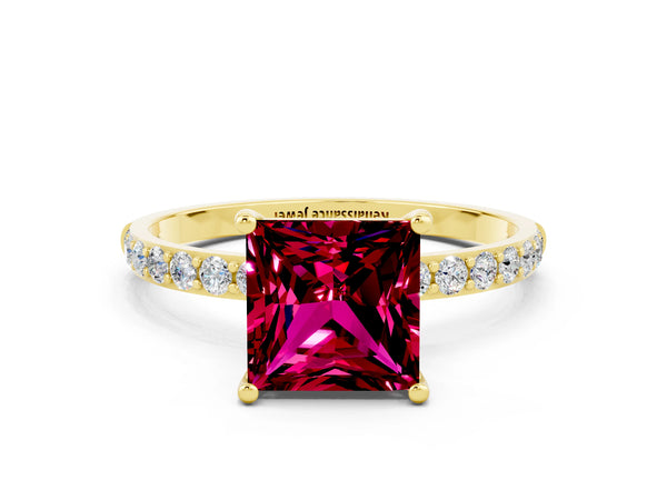 Yellow gold Princess Cut Garnet Solitaire Ring with Round Pavé Shoulders and Prong Setting