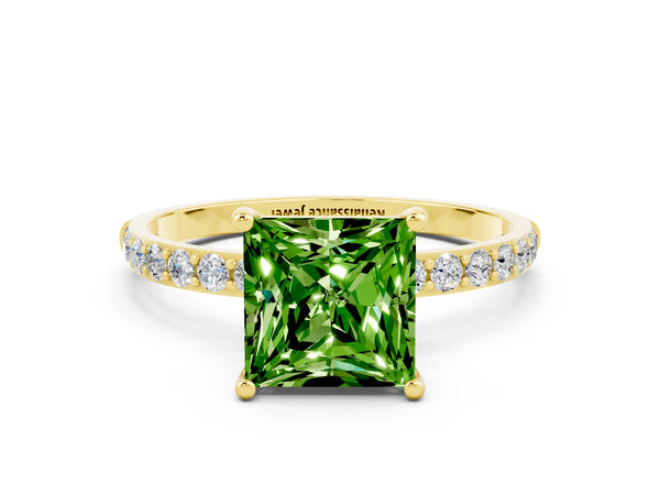 Yellow gold Princess Cut Diamond Pavé Band with Six-Prong Setting