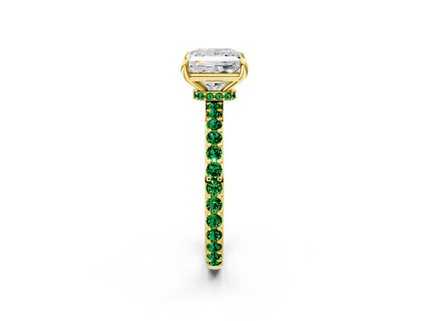 Yellow gold Princess Cut Diamond Pavé Engagement Ring with Round with Emerald side stone Accents and Prong Setting_2