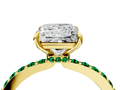 Yellow gold Princess Cut Diamond Pavé Engagement Ring with Round with Emerald side stone Accents and Prong Setting_4