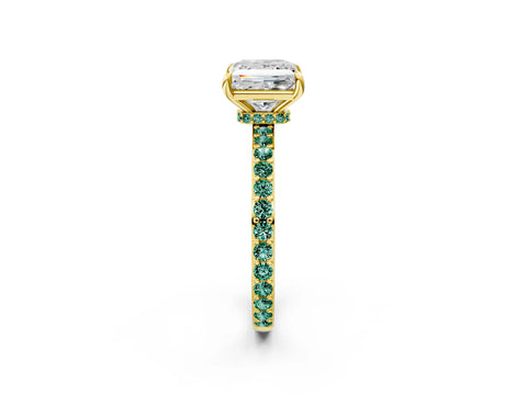 Yellow gold Princess Cut Diamond Pavé Engagement Ring with Round with Green Sapphire side stone Accents and Prong Setting_2