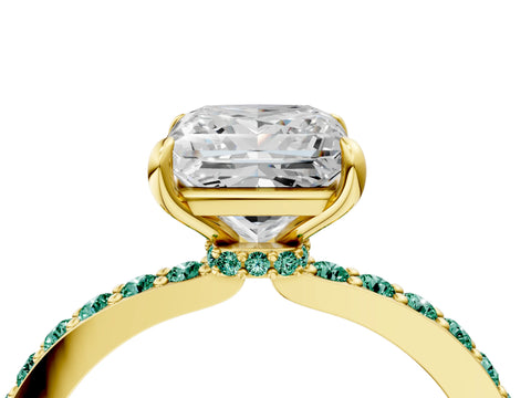 Yellow gold Princess Cut Diamond Pavé Engagement Ring with Round with Green Sapphire side stone Accents and Prong Setting_4