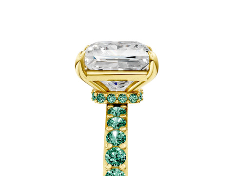 Yellow gold Princess Cut Diamond Pavé Engagement Ring with Round with Green Sapphire side stone Accents and Prong Setting_5