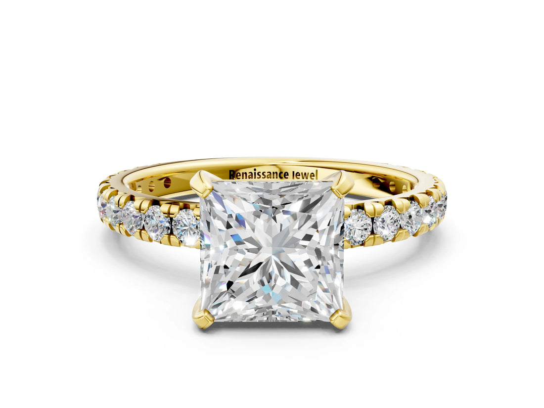 Yellow gold Princess Cut Diamond Pavé Solitaire Ring with Round Band and Prong Setting_12