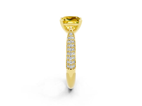 Yellow gold Princess Cut Diamond Solitaire Engagement Ring with Pavé Band and Four-Prong Setting_2