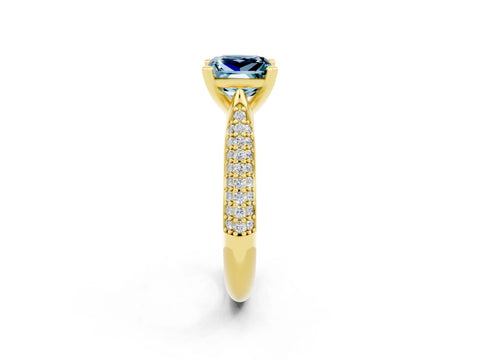 Yellow gold Princess Cut Diamond Solitaire Engagement Ring with Pavé Band and Four-Prong Setting_2