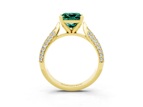 Yellow gold Princess Cut Diamond Solitaire Engagement Ring with Pavé Band and Four-Prong Setting_3