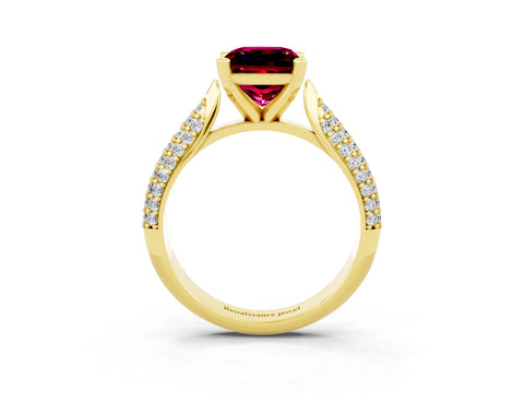 Yellow gold Princess Cut Diamond Solitaire Engagement Ring with Pavé Band and Four-Prong Setting_3