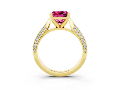 Yellow gold Princess Cut Diamond Solitaire Engagement Ring with Pavé Band and Four-Prong Setting_3