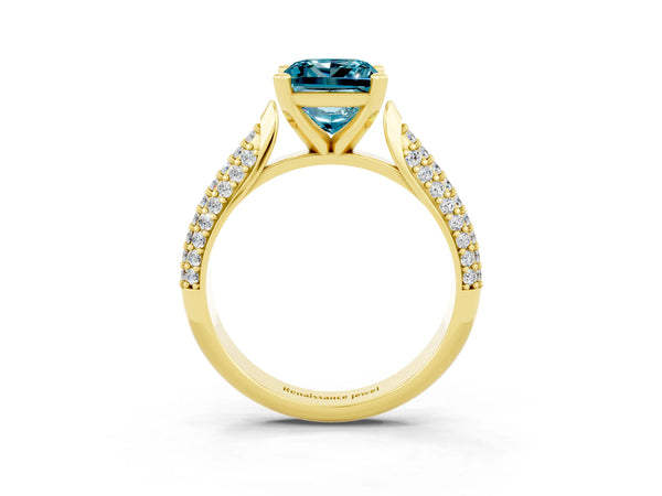 Yellow gold Princess Cut Diamond Solitaire Engagement Ring with Pavé Band and Four-Prong Setting