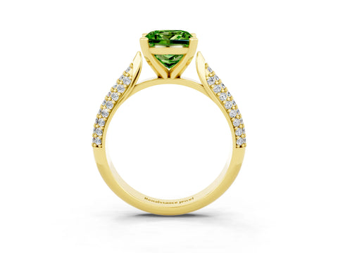 Yellow gold Princess Cut Diamond Solitaire Engagement Ring with Pavé Band and Four-Prong Setting_3