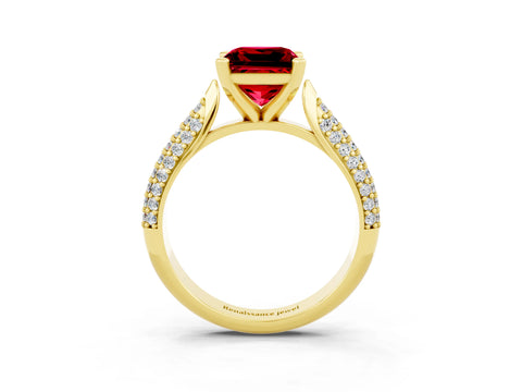 Yellow gold Princess Cut Diamond Solitaire Engagement Ring with Pavé Band and Four-Prong Setting_3