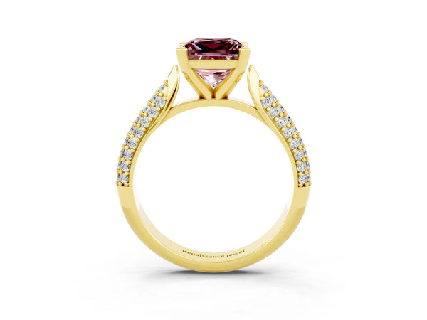 Yellow gold Princess Cut Diamond Solitaire Engagement Ring with Pavé Band and Four-Prong Setting
