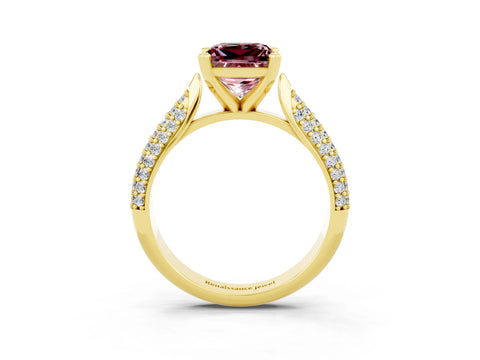 Yellow gold Princess Cut Diamond Solitaire Engagement Ring with Pavé Band and Four-Prong Setting_3