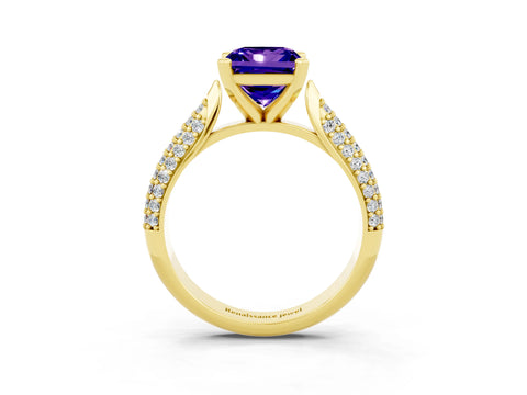Yellow gold Princess Cut Diamond Solitaire Engagement Ring with Pavé Band and Four-Prong Setting_3