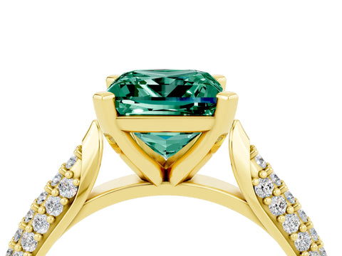 Yellow gold Princess Cut Diamond Solitaire Engagement Ring with Pavé Band and Four-Prong Setting_4