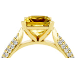 Yellow gold Princess Cut Diamond Solitaire Engagement Ring with Pavé Band and Four-Prong Setting_4