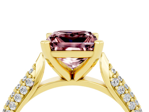 Yellow gold Princess Cut Diamond Solitaire Engagement Ring with Pavé Band and Four-Prong Setting_4