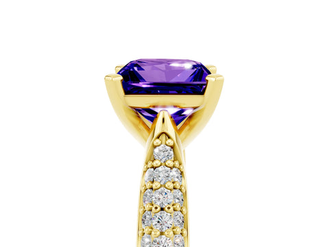 Yellow gold Princess Cut Diamond Solitaire Engagement Ring with Pavé Band and Four-Prong Setting_5