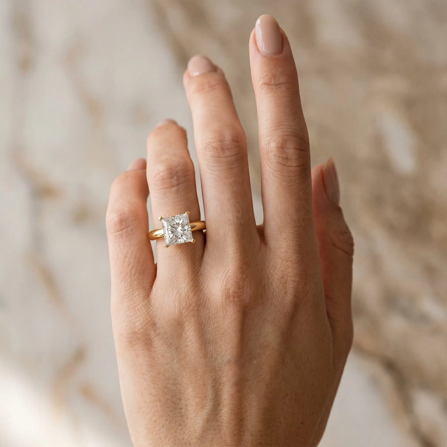 Yellow gold Princess Cut Diamond Solitaire Engagement Ring with Round Band and Four-Prong Setting