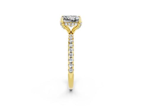 Yellow gold Princess Cut Diamond Solitaire Ring with Four-Prong Setting and Pavé Band_2