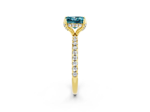Yellow gold Princess Cut Diamond Solitaire Ring with Four-Prong Setting and Pavé Band
