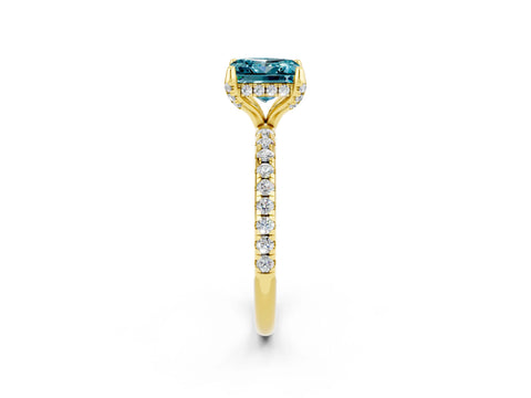 Yellow gold Princess Cut Diamond Solitaire Ring with Four-Prong Setting and Pavé Band_2