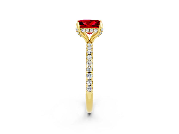 Yellow gold Princess Cut Diamond Solitaire Ring with Four-Prong Setting and Pavé Band