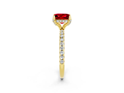 Yellow gold Princess Cut Diamond Solitaire Ring with Four-Prong Setting and Pavé Band_2