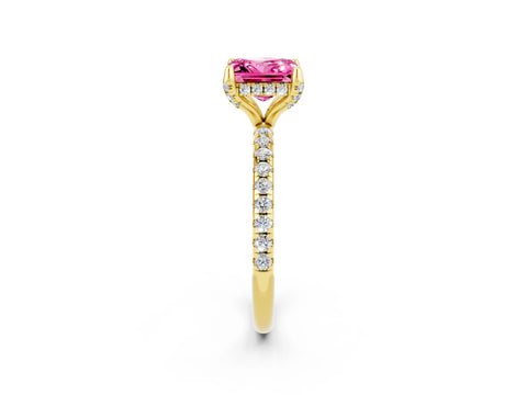 Yellow gold Princess Cut Diamond Solitaire Ring with Four-Prong Setting and Pavé Band_2