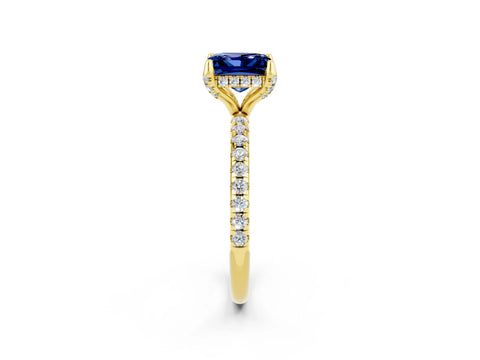 Yellow gold Princess Cut Diamond Solitaire Ring with Four-Prong Setting and Pavé Band_2