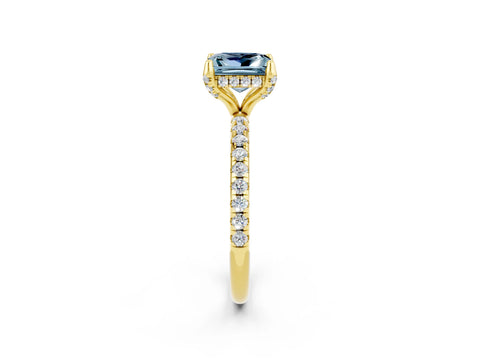Yellow gold Princess Cut Diamond Solitaire Ring with Four-Prong Setting and Pavé Band_2