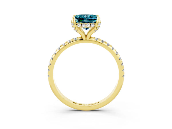 Yellow gold Princess Cut Diamond Solitaire Ring with Four-Prong Setting and Pavé Band