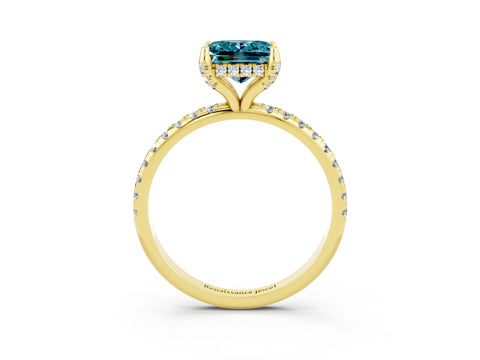 Yellow gold Princess Cut Diamond Solitaire Ring with Four-Prong Setting and Pavé Band_3
