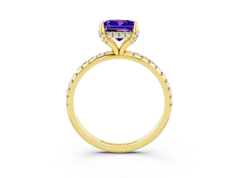 Yellow gold Princess Cut Diamond Solitaire Ring with Four-Prong Setting and Pavé Band_3