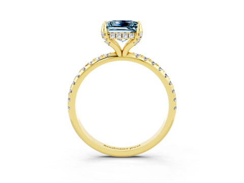 Yellow gold Princess Cut Diamond Solitaire Ring with Four-Prong Setting and Pavé Band_3