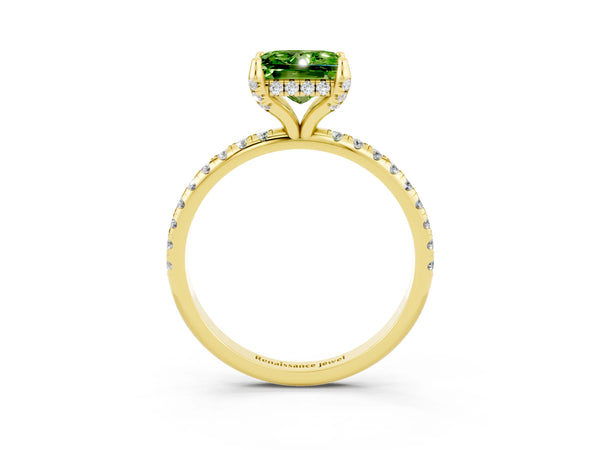 Yellow gold Princess Cut Diamond Solitaire Ring with Four-Prong Setting and Pavé Band