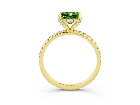 Yellow gold Princess Cut Diamond Solitaire Ring with Four-Prong Setting and Pavé Band_3