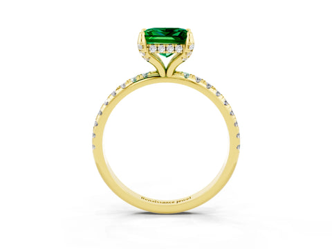 Yellow gold Princess Cut Diamond Solitaire Ring with Four-Prong Setting and Pavé Band_3